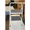 Image 1 : 38" Tall Step Ladder