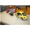 Image 2 : 1967 Volkswagen Classic Beetle 1:32 & 1999 VW New Beetle 1:18