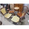Image 1 : 2 Vintage Chairs, 1 Stool, 2 Wooden Chairs (5 pieces total)