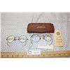 Image 1 : 2 Pairs of Antique Reading Glasses, 1 Gold and 1 Silver