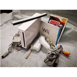 Nintendo Wii Console: All Cables, Controllers and 1 Game Included