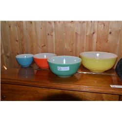 Vintage Pyrex Mixing Bowl Set