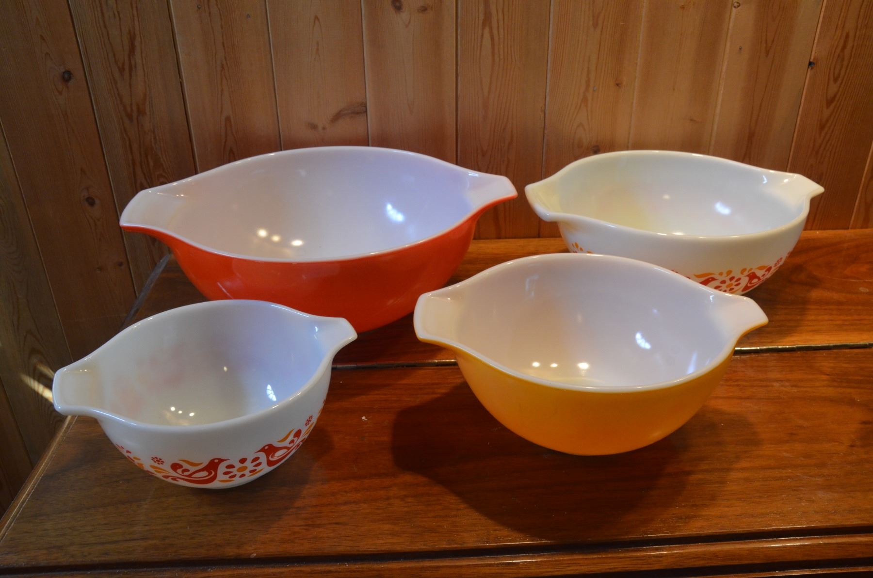Vintage Pyrex Nesting Bowl Set