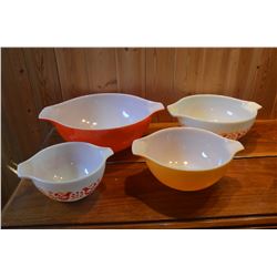 Vintage Pyrex Nesting Bowl Set