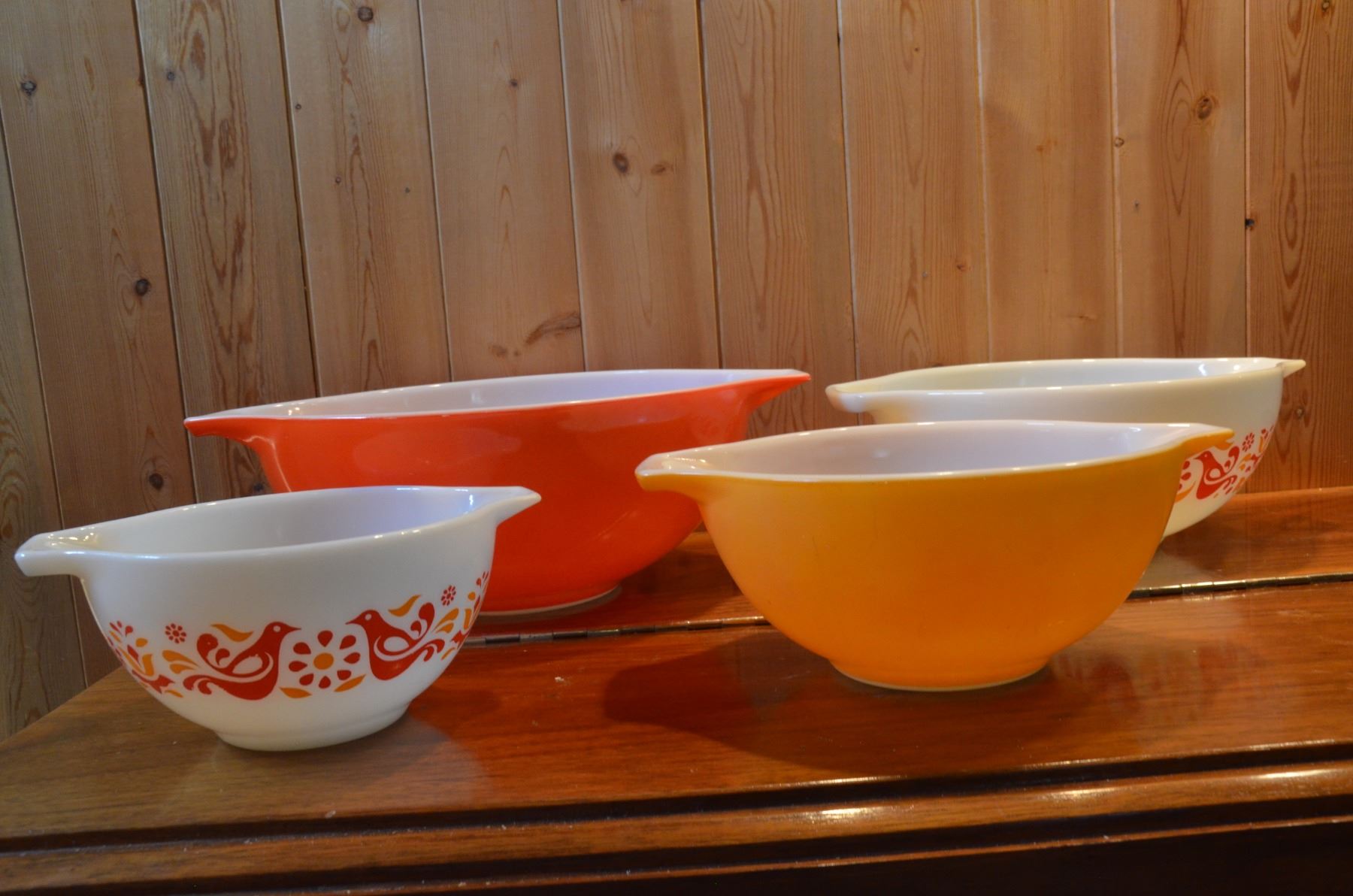 Vintage Pyrex Nesting Bowl Set
