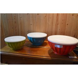 Set of 3 Plastic Nesting Bowl w/ Lids