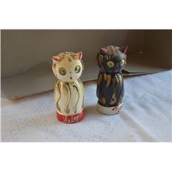 Retro Glass Bubble eyed Cat Salt and Pepper Shakers