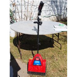Toro Electric Power Shovel- working