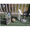 Image 1 : 2 Patio Lights, 2 Hummingbird Feeders, Texas Mickey Bottle with Cover, Lawn Ornaments