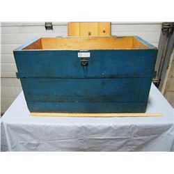 Wooden Truck w/Lid  (Lid is unattached )