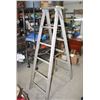 Image 1 : Wooden Ladder 6FT