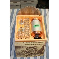 Mirro Cookie-Pastry Press with Pieces and Directions (missing 1 tip)