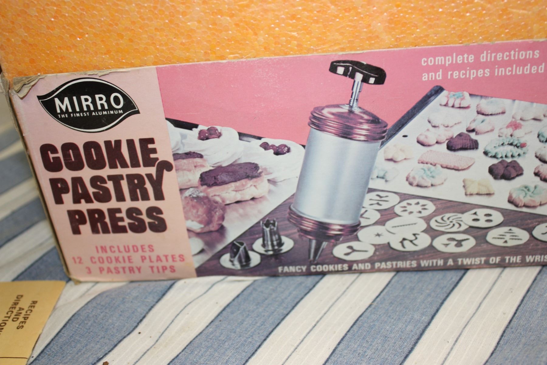 Mirro CookiePastry Press with Pieces and Directions (missing 1 tip)