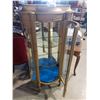 Image 2 : GOLD TONE GLASS DISPLAY UNIT (CRACKED)