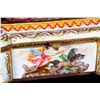 Image 2 : A Capodimonte porcelain box.