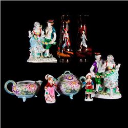 Eight pieces of Japanese porcelain.