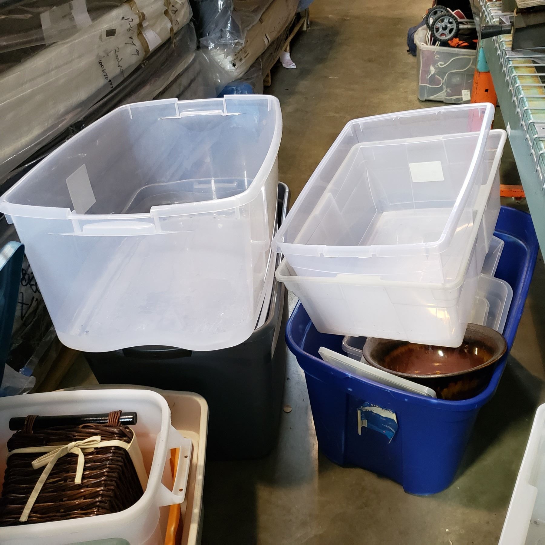 LARGE LOT OF TOTES AND LIDS - Big Valley Auction
