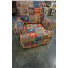 Image 1 : UPHOLSTERED LIVING ROOM CHAIR