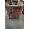 Image 2 : UPHOLSTERED LIVING ROOM CHAIR