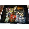 Image 2 : BOX OF COLLECTIBLE RELIGIOUS ICONS, ROSARIES, ETC