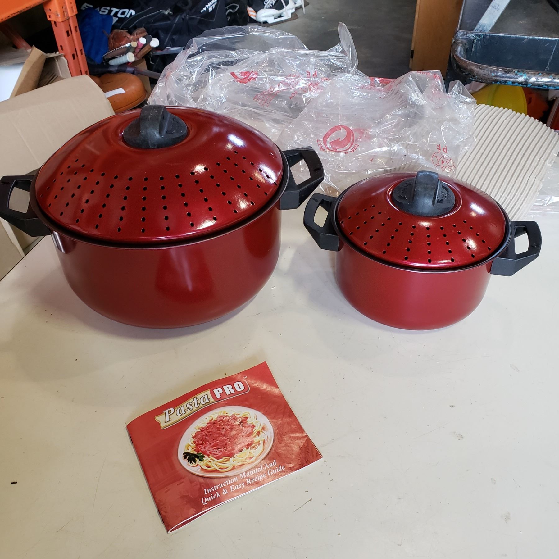 NEW SET OF PASTA PRO LOCKING LID COOKING/STRAINING POTS