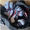 Image 2 : BAG OF HOCKEY GEAR