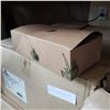 Image 2 : 3 AND A HALF CASES OF FOLDING CARDBOARD TAKEOUT BOXES