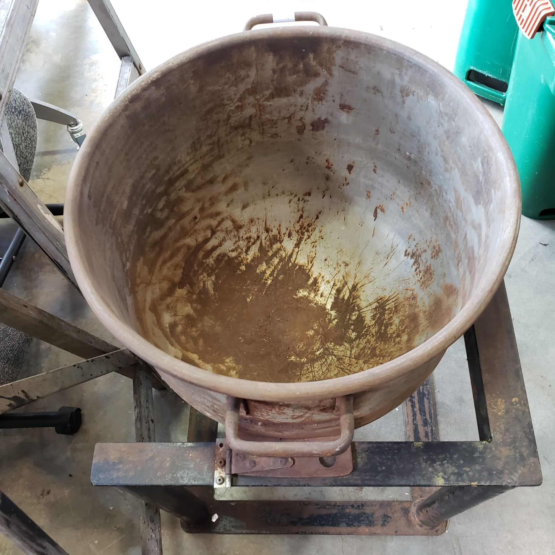 METAL SMELTING POT Big Valley Auction METAL SMELTING POT Big Valley Auction