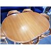 Image 2 : ROUND MAPLE DINING TABLE WITH 2 LEAFS AND 6 CHAIRS