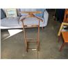 Image 2 : VINTAGE WALNUT BUTLERS STAND