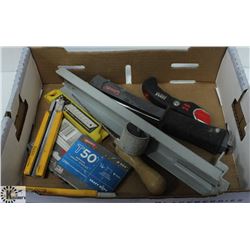 FLAT OF DRYWALLER TOOLS INCL. ARROW