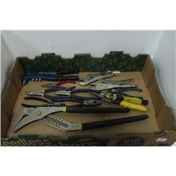 LARGE FLAT OF HAND TOOLS INCL. XL