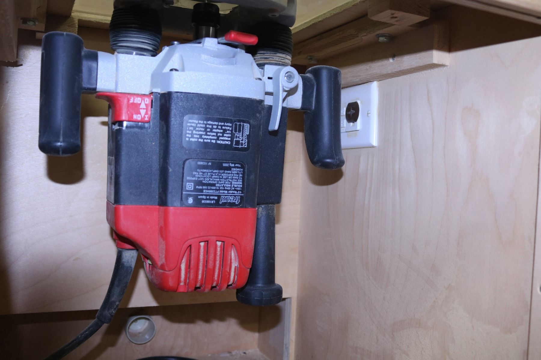 FREUD ROUTER TABLE WITH STAND AND BITS