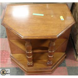 MAPLE END TABLE 22" X 27 X 22"
