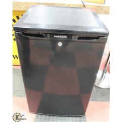 FRIDGEDAIRE COMPACT FRIDGE, APPROX 4.4 CU INCH