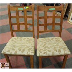 PAIR OF SOLID WOOD SIDE CHAIRS