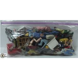 BAG OF 1:43 SCALE HO FIGURES