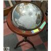 Image 1 : PLATINUM CLASSIC GLOBE ON WOOD STAND