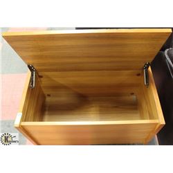 SOLID WOOD STORAGE CHEST/BENCH -