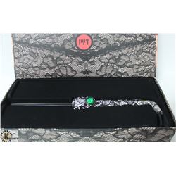 PRETTY YOUNG THING 19MM LACE PATTERN CURLING WAND