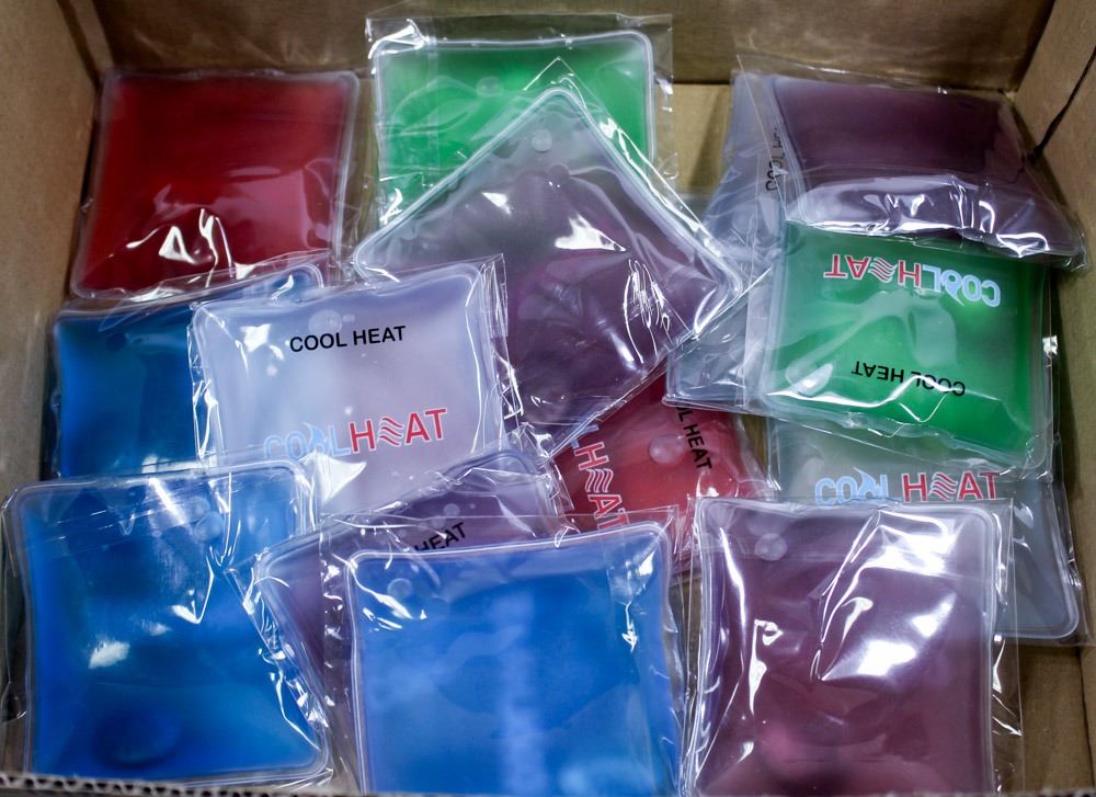 LOT OF 15 PLUS MINI INDIVIDUAL HOT/ COLD PADS - Kastner Auctions