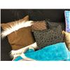 Image 3 : ASSORTED THROW PILLOWS AND SMALL BLANKETS