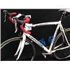Image 2 : WHITE CANNONDALE CAAD 9 21 SPEED ROAD BIKE WITH CLIP PEDALS