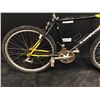 Image 4 : BLACK AND YELLOW KUWAHARA 18 SPEED MOUNTAIN BIKE