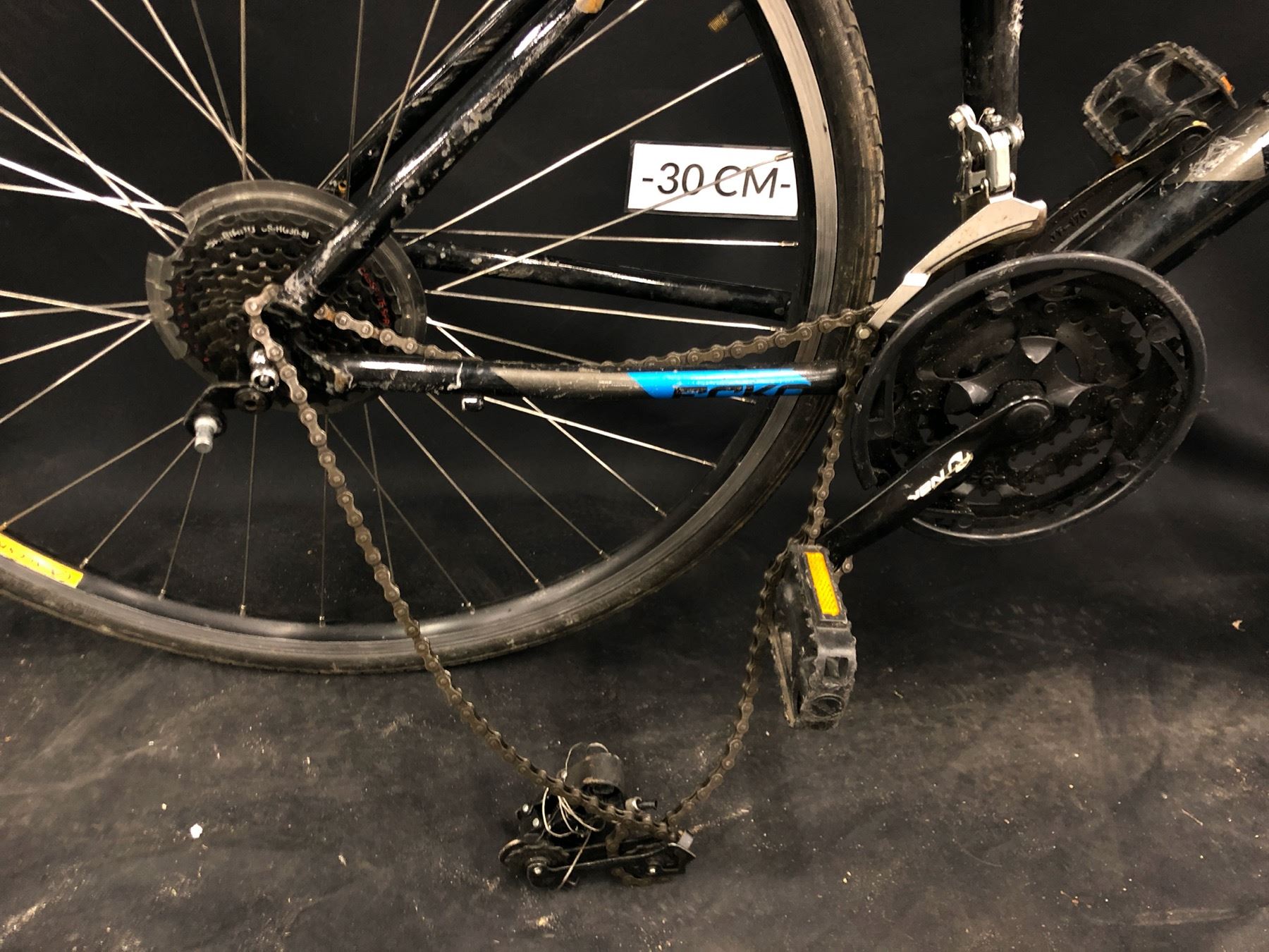 BLACK AND BLUE NAKAMURA ECKO FRONT SUSPENSION MOUNTAIN BIKE, FRONT AND REAR DERAILLEURS NEED