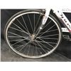 Image 3 : RED AND WHITE OPUS FIDELIO 18 SPEED ROAD BIKE
