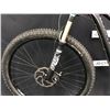 Image 3 : BLACK SPECIALIZED STUMPJUMPER 20 SPEED FULL SUSPENSION MOUNTAIN BIKE WITH FRONT AND REAR HYDRAULIC