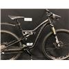 Image 7 : BLACK SPECIALIZED STUMPJUMPER 20 SPEED FULL SUSPENSION MOUNTAIN BIKE WITH FRONT AND REAR HYDRAULIC