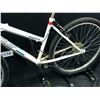 Image 2 : WHITE NEXT HIGHPEAK 18 SPEED TRAIL BIKE, GEARS/SHIFTERS NEED REPAIR, MISSING RIGHT PEDAL