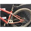 Image 2 : BLACK AND RED SPECIALIZED P.2 SINGLE SPEED DIRT JUMPING BIKE WITH REAR DISC BRAKE